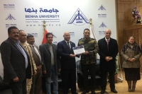 رئيس جامعة بنها يكرم مدير التربية العسكرية بالجامعة