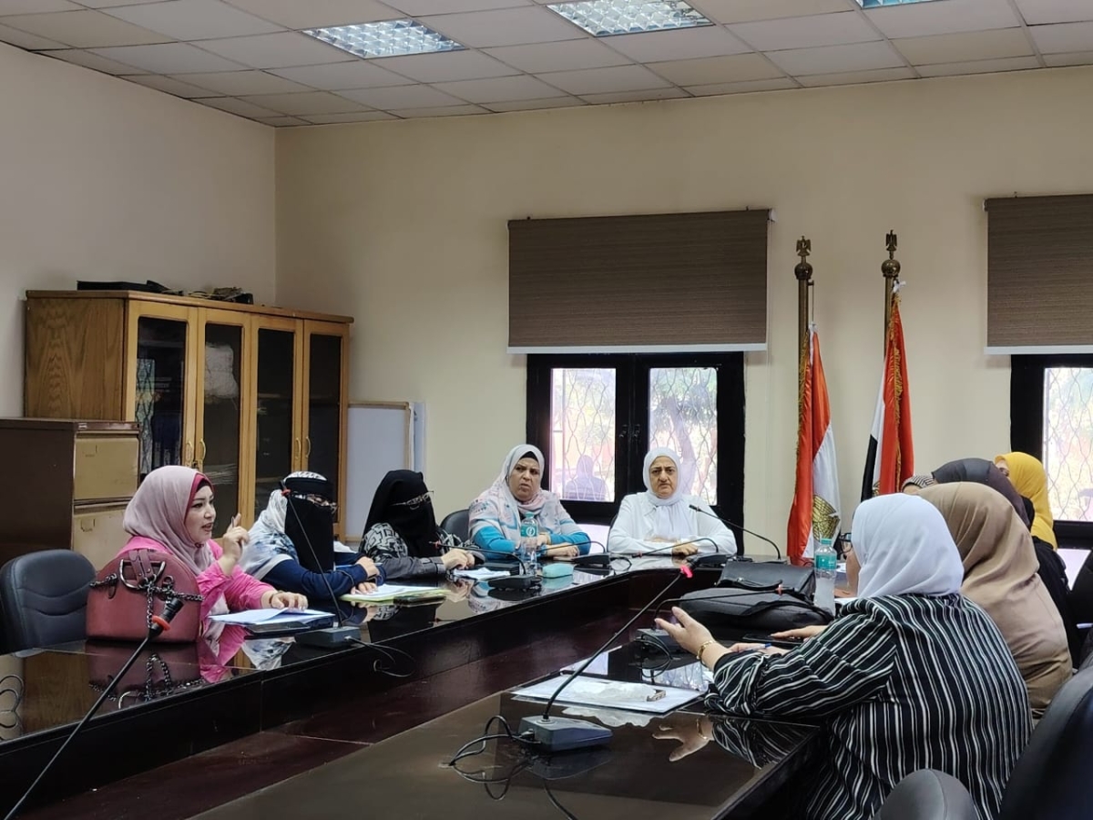 الاجتماع الشهرى للجنة البرامج الخاصة